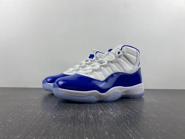 Tênis de basquete Air Jordan 11 azul royal e branco 2