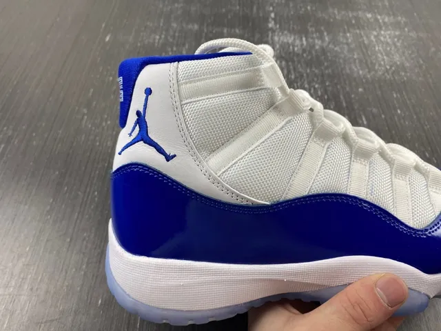 Tênis de basquete Air Jordan 11 azul royal e branco 5