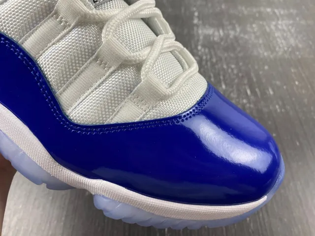 Tênis de basquete Air Jordan 11 azul royal e branco 6