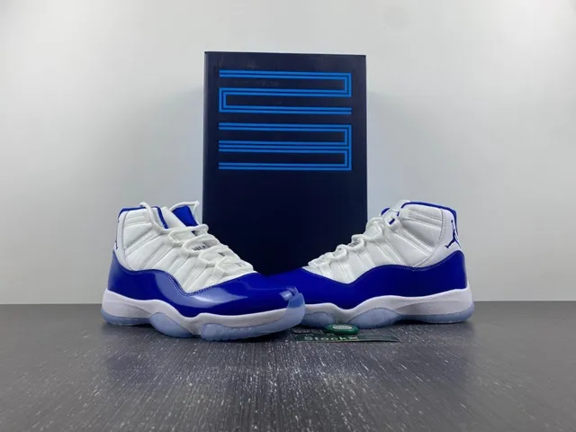 Tênis de basquete Air Jordan 11 azul royal e branco 11