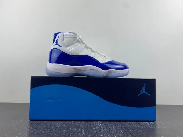 Tênis de basquete Air Jordan 11 azul royal e branco 14