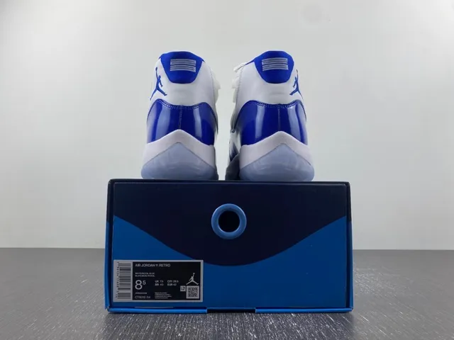 Tênis de basquete Air Jordan 11 azul royal e branco 15