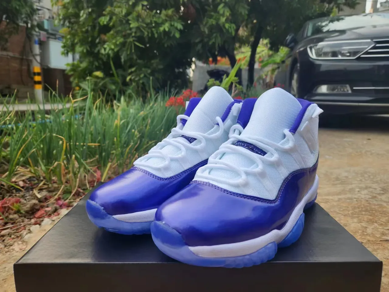 Air Jordan 11 Royal Purple White حذاء كرة السلة 2