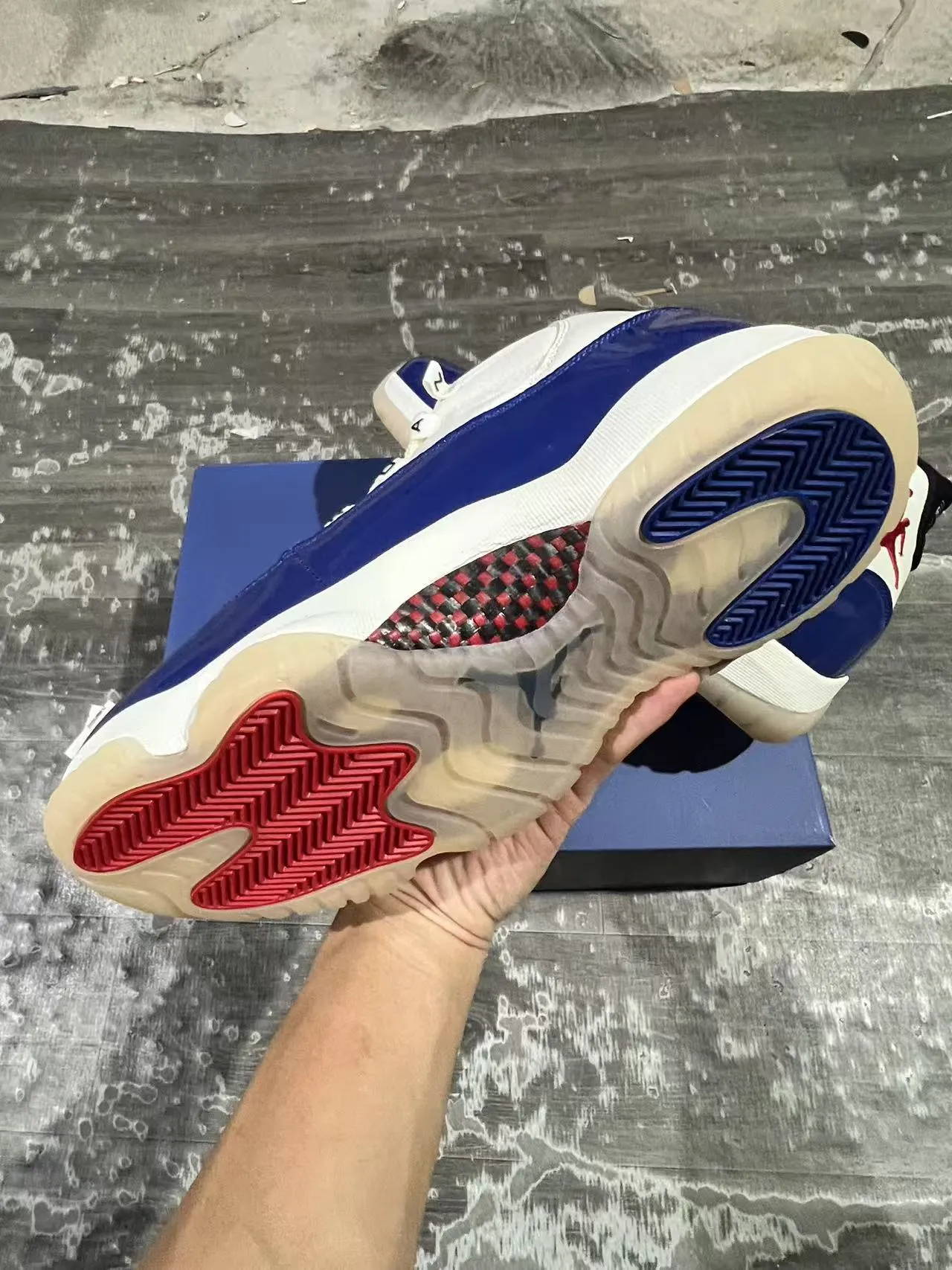 Air Jordan 11 Chaussures de Basketball en Cuir Patent Blanc Bleu Royal 6