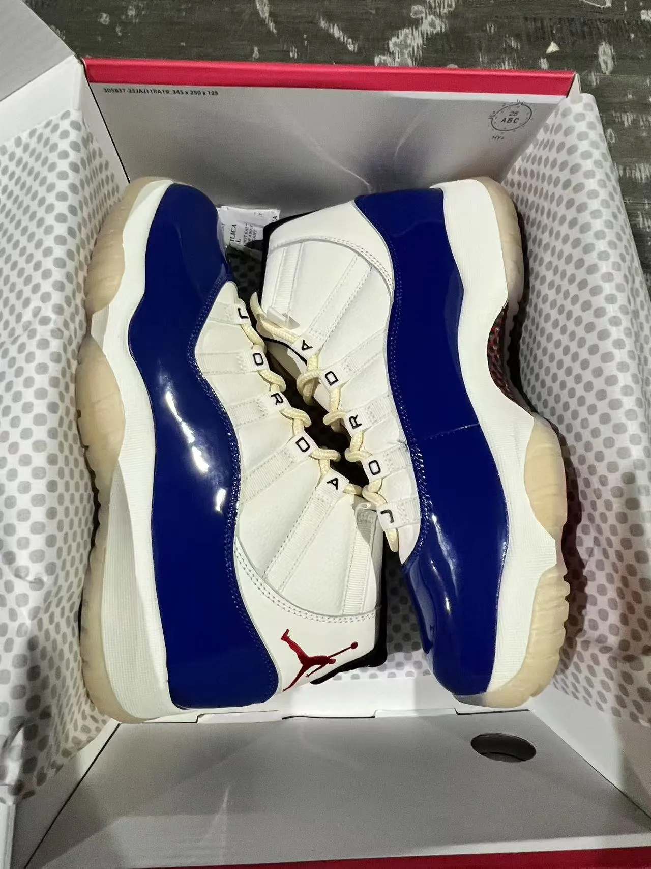 Air Jordan 11 Chaussures de Basketball en Cuir Patent Blanc Bleu Royal 9