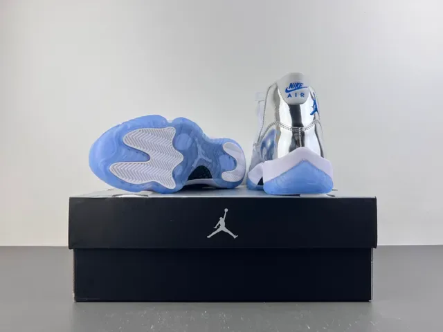 Air Jordan 11 Blanc Argent Bleu Métallique Chaussures de Basket 17