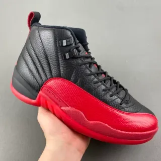 Tênis de basquete Air Jordan 12 preto e vermelho