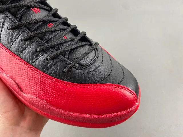 Zapatillas de baloncesto Air Jordan 12 negro y rojo 2