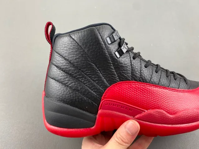 Zapatillas de baloncesto Air Jordan 12 negro y rojo 3