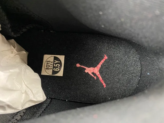 Zapatillas de baloncesto Air Jordan 12 negro y rojo 9