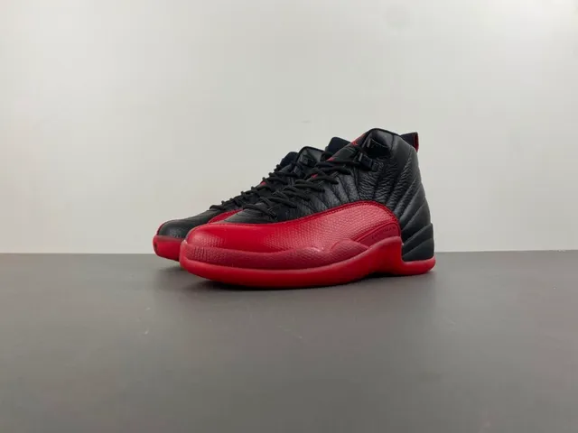 Zapatillas de baloncesto Air Jordan 12 negro y rojo 11