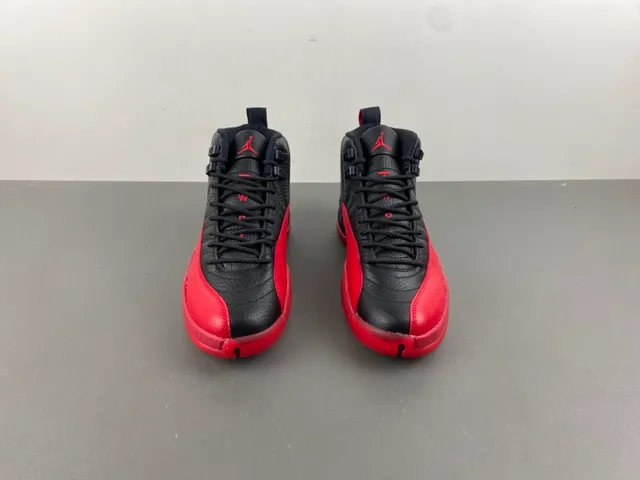 Zapatillas de baloncesto Air Jordan 12 negro y rojo 12