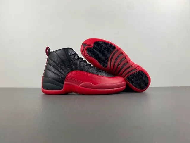 Zapatillas de baloncesto Air Jordan 12 negro y rojo 13