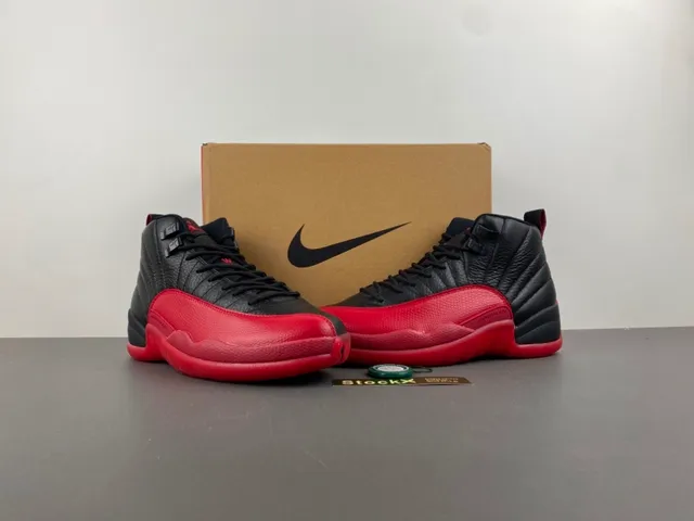 Zapatillas de baloncesto Air Jordan 12 negro y rojo 14