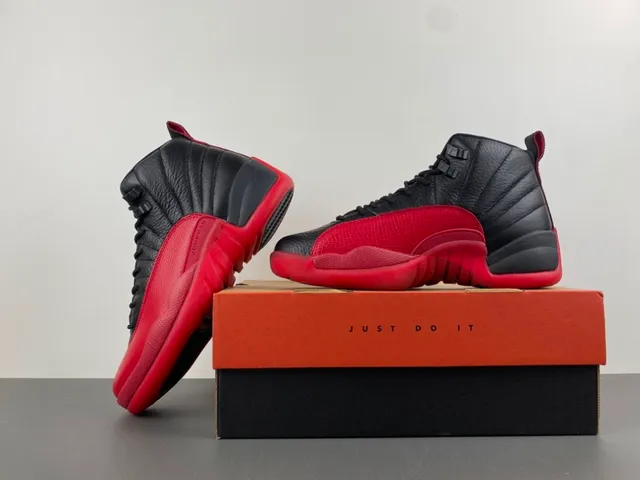Zapatillas de baloncesto Air Jordan 12 negro y rojo 15
