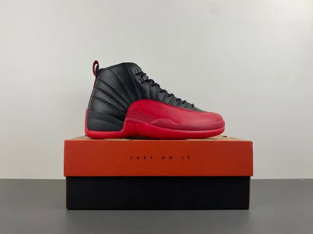 Zapatillas de baloncesto Air Jordan 12 negro y rojo 16