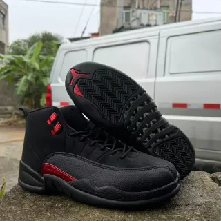 Tênis de basquete Air Jordan 12 preto e vermelho
