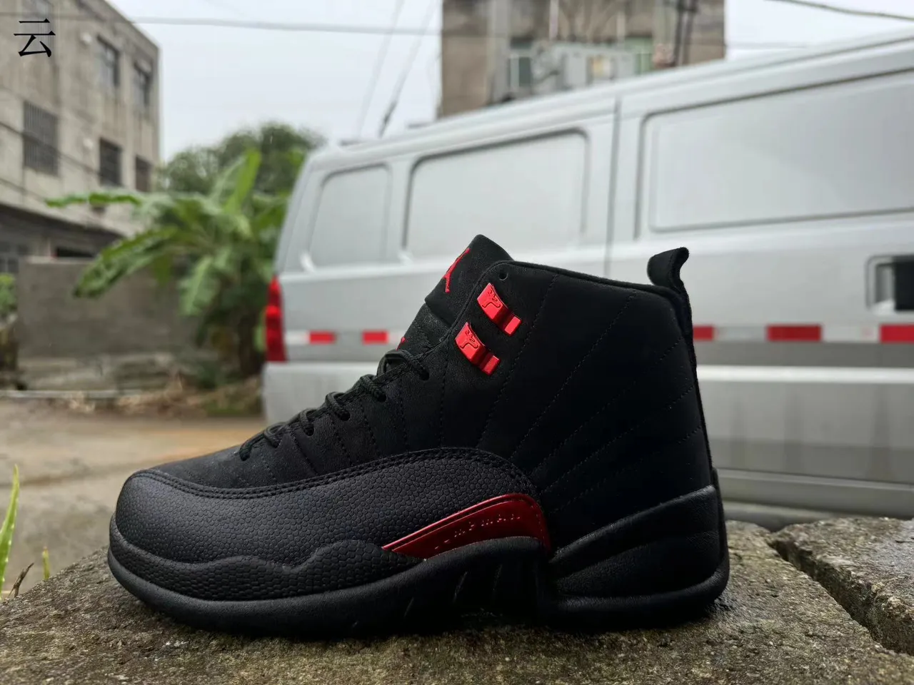 Tênis de basquete Air Jordan 12 preto e vermelho 4