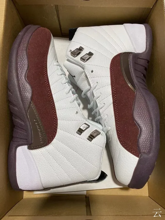 Air Jordan 12 Branco Borgonha Couro Quiltado Tênis de Basquete 7