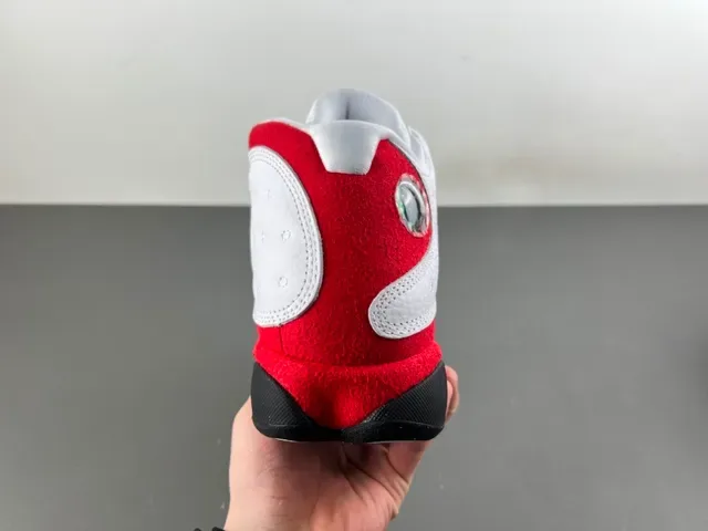 Air Jordan 13 白红黑篮球鞋 4