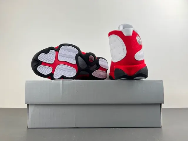 Air Jordan 13 白红黑篮球鞋 15