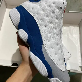 Tênis de basquete Air Jordan 13 em couro acolchoado branco e azul royal