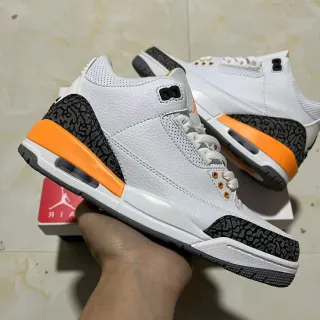 Tênis de basquete Air Jordan 3 branco, preto e laranja com estampa de elefante