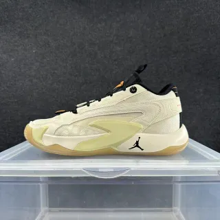 Air Jordan 37 Low বেইজ সবুজ স্কাল্পটেড মিডসোল অসমমিত ওভারলে বাস্কেটবল জুতো