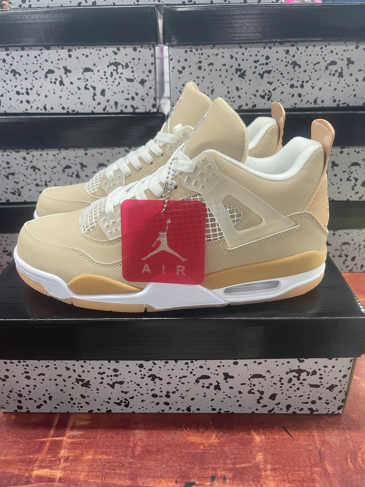 Air Jordan 4 बेज और गम बास्केटबॉल शूज़ 4
