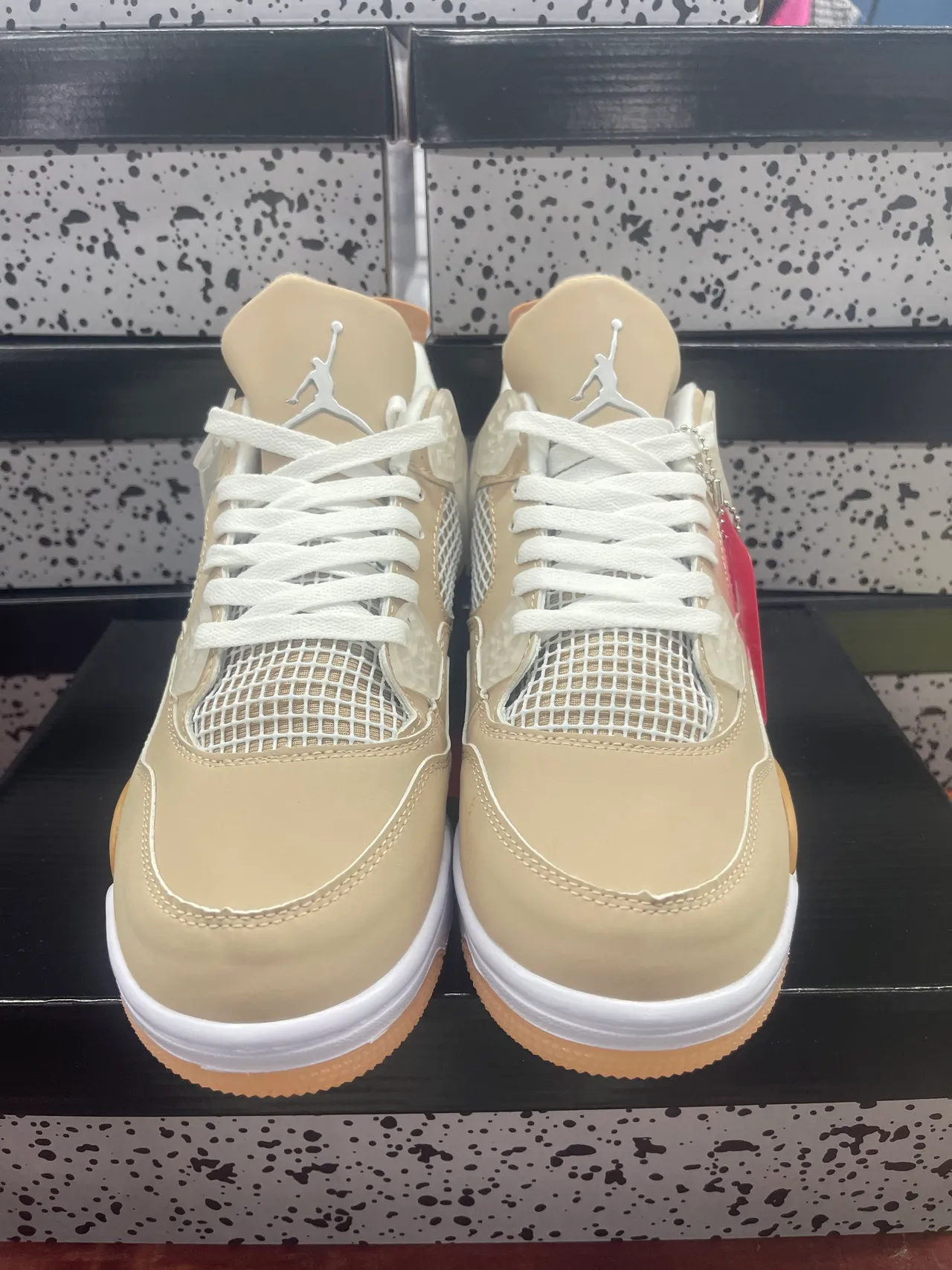 Air Jordan 4 बेज और गम बास्केटबॉल शूज़ 3