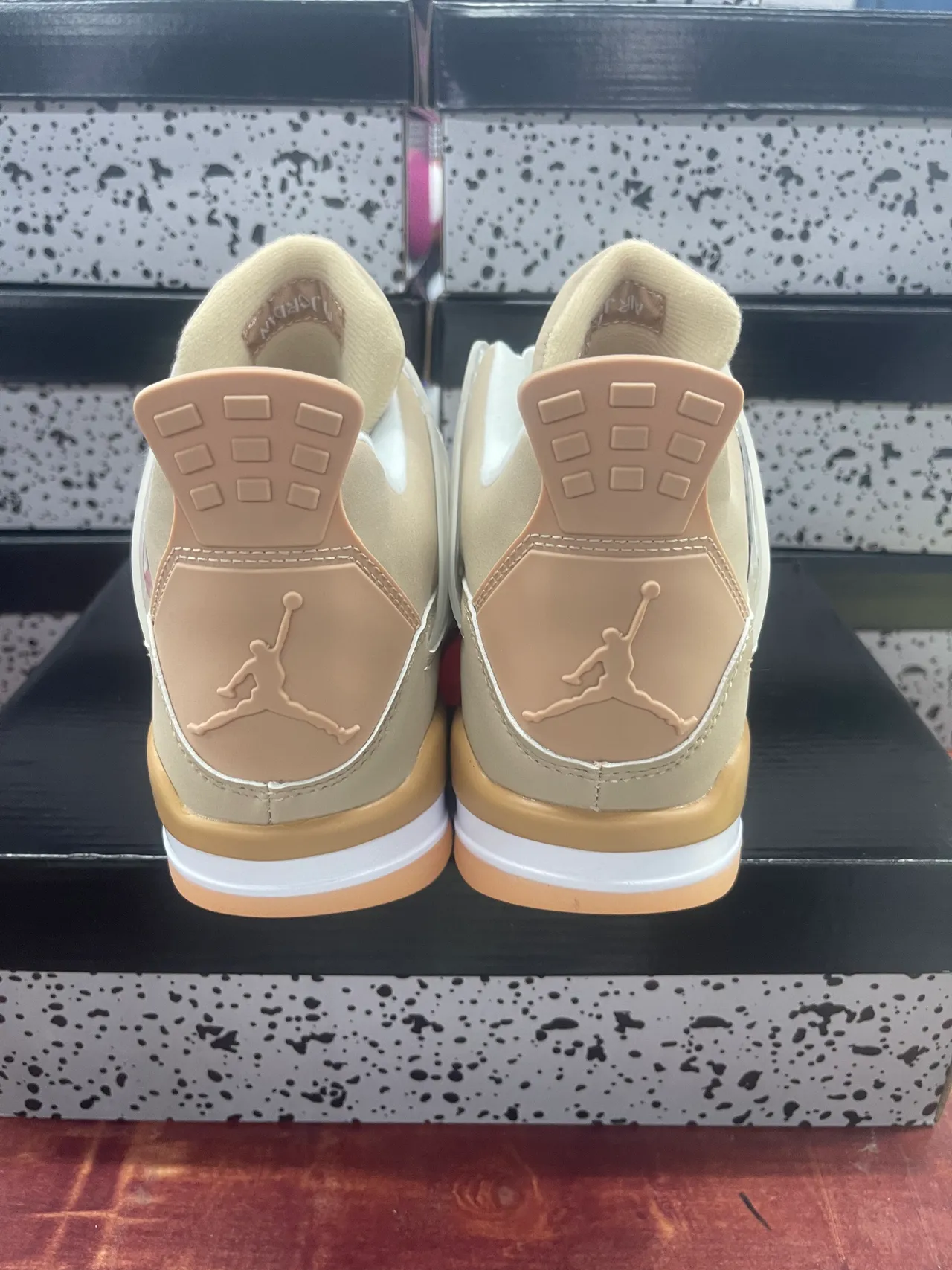 Air Jordan 4 बेज और गम बास्केटबॉल शूज़ 6