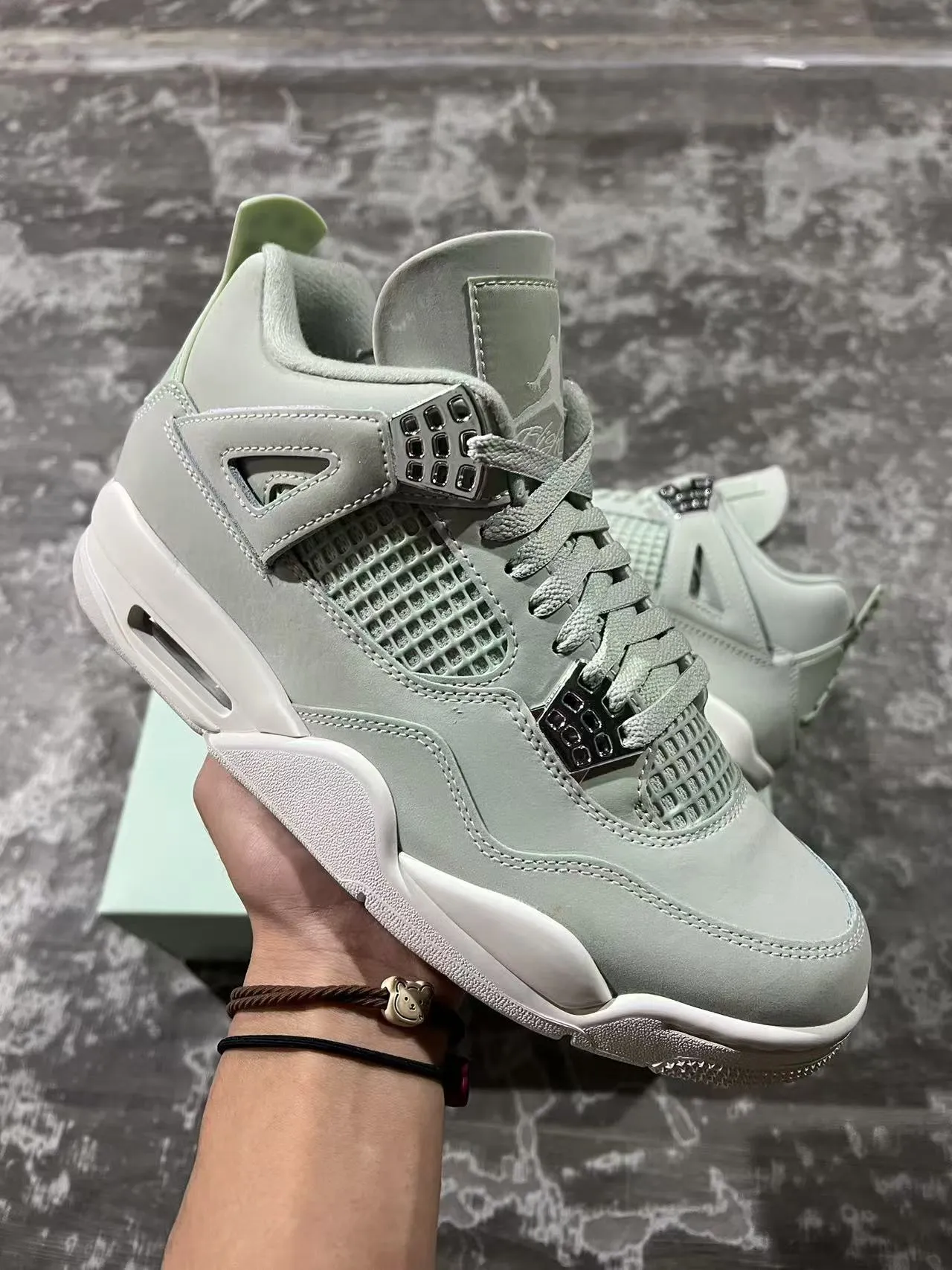 Tênis de basquete Air Jordan 4 em camurça verde-menta 2