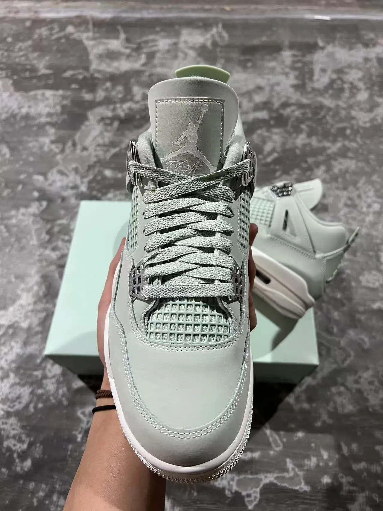 Tênis de basquete Air Jordan 4 em camurça verde-menta 3