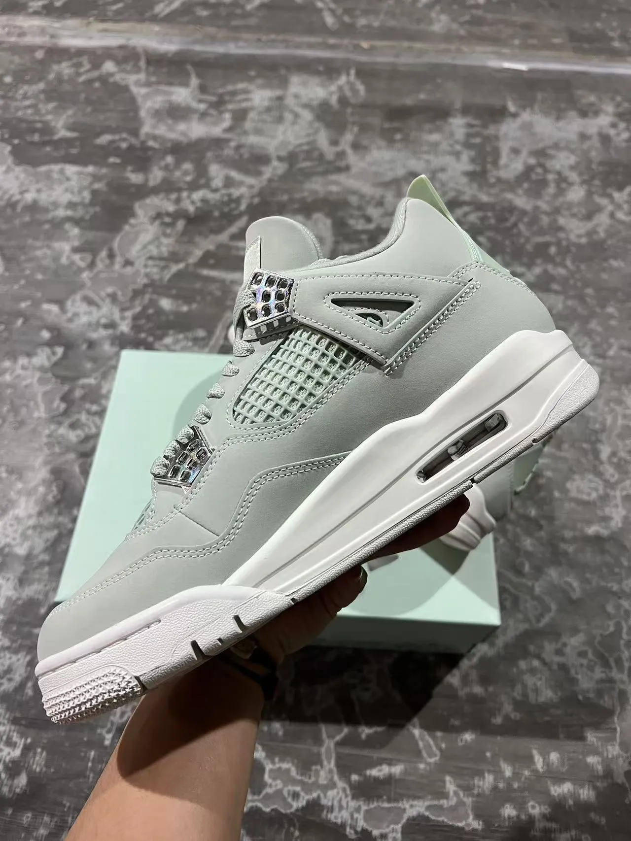 Tênis de basquete Air Jordan 4 em camurça verde-menta 5