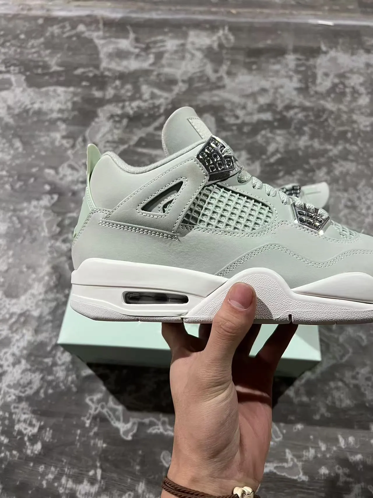 Tênis de basquete Air Jordan 4 em camurça verde-menta 7