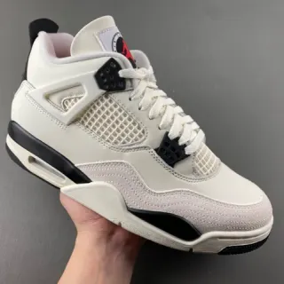 Air Jordan 4 Off-White 和黑色篮球鞋
