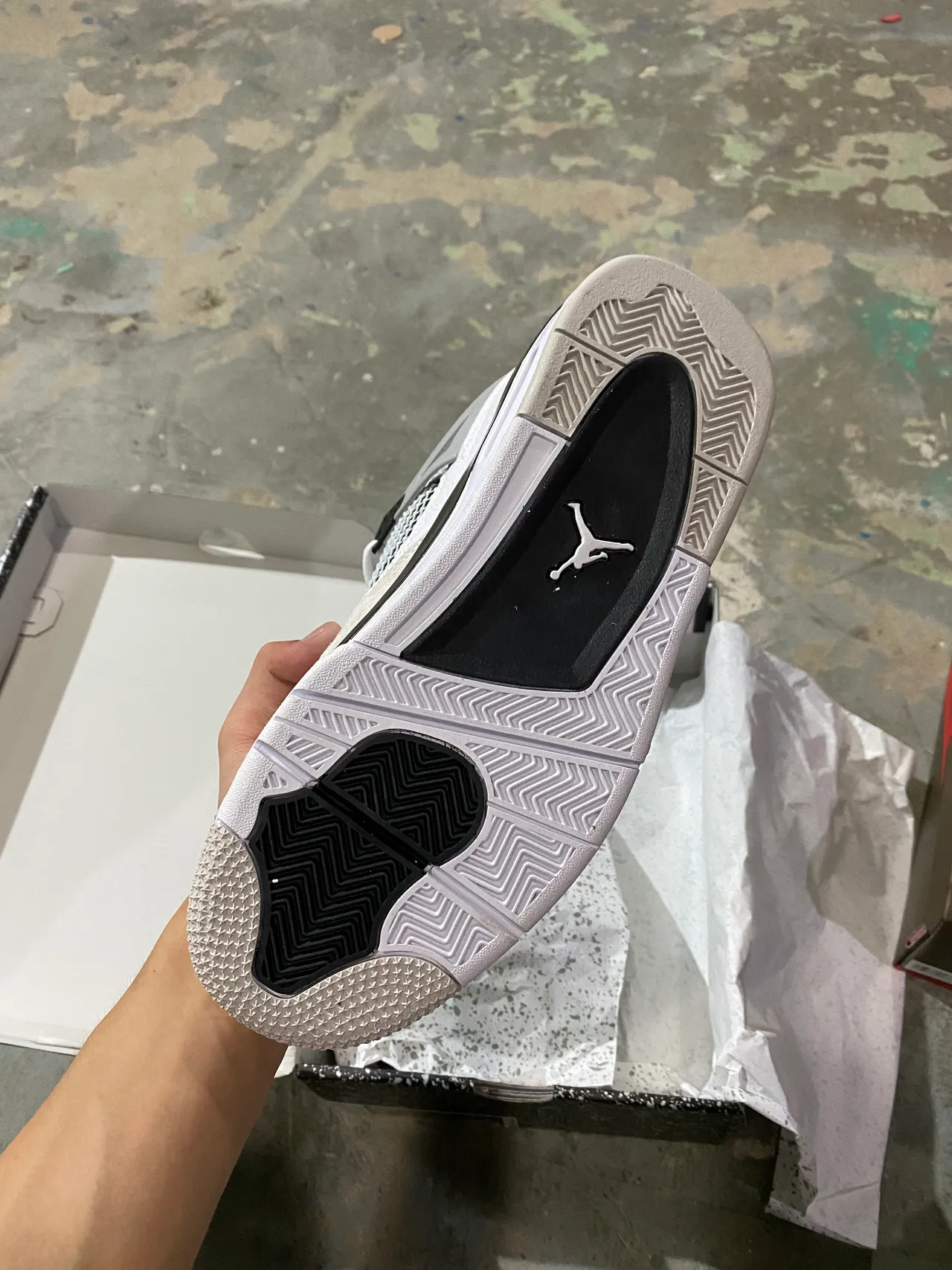 Air Jordan 4 白黑水泥灰篮球鞋 5