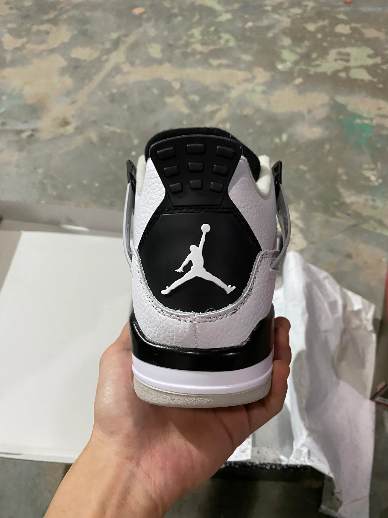 Air Jordan 4 白黑水泥灰篮球鞋 6