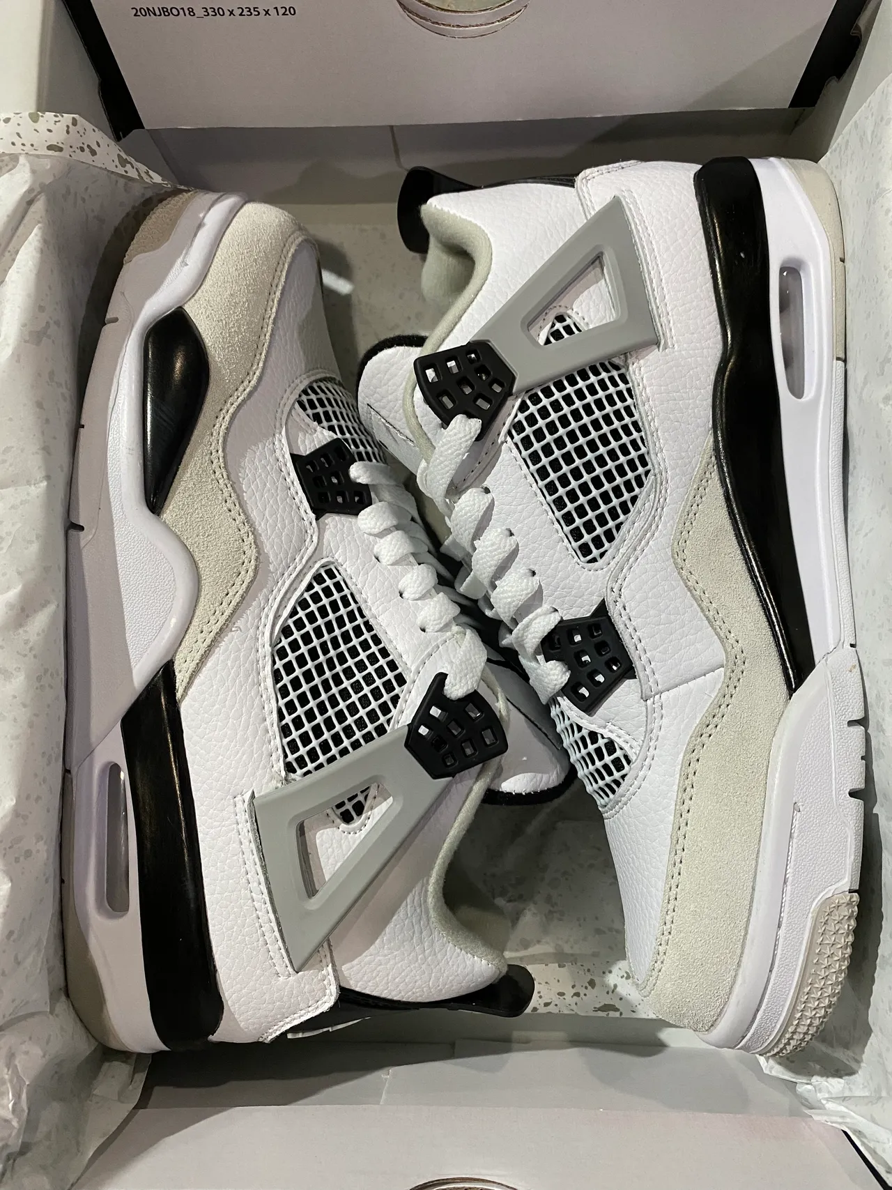 Air Jordan 4 白黑水泥灰篮球鞋 7