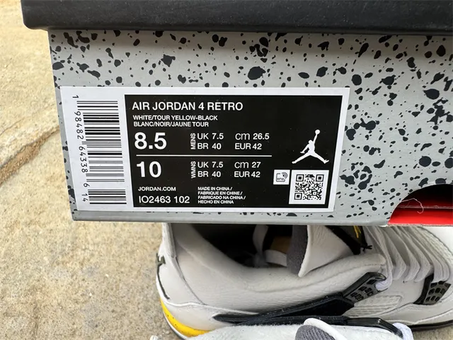 Chaussures de basketball Air Jordan 4 blanc noir jaune 2