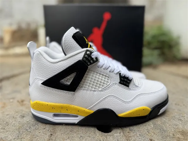 Chaussures de basketball Air Jordan 4 blanc noir jaune 6