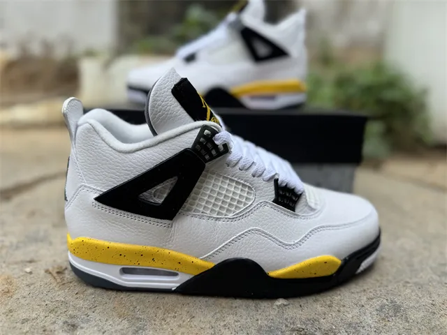 Chaussures de basketball Air Jordan 4 blanc noir jaune 8
