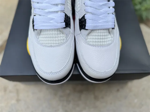 Chaussures de basketball Air Jordan 4 blanc noir jaune 13