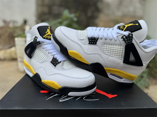 Chaussures de basketball Air Jordan 4 blanc noir jaune 16