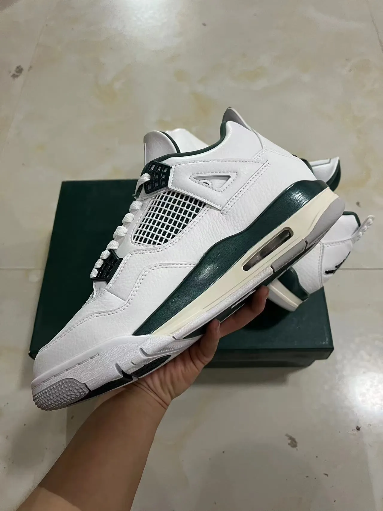 حذاء كرة السلة Air Jordan 4 أبيض وأخضر داكن 5
