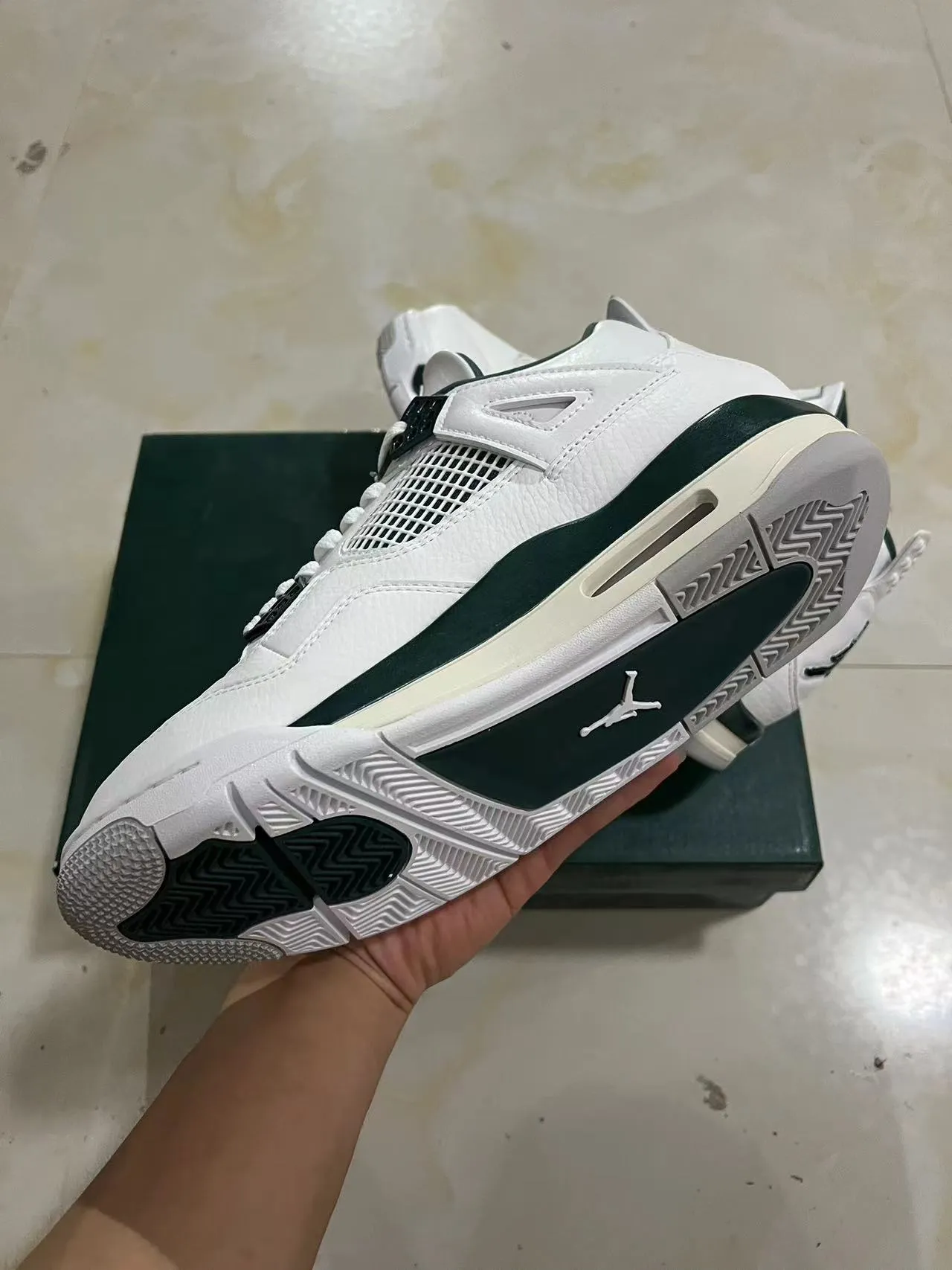 حذاء كرة السلة Air Jordan 4 أبيض وأخضر داكن 6