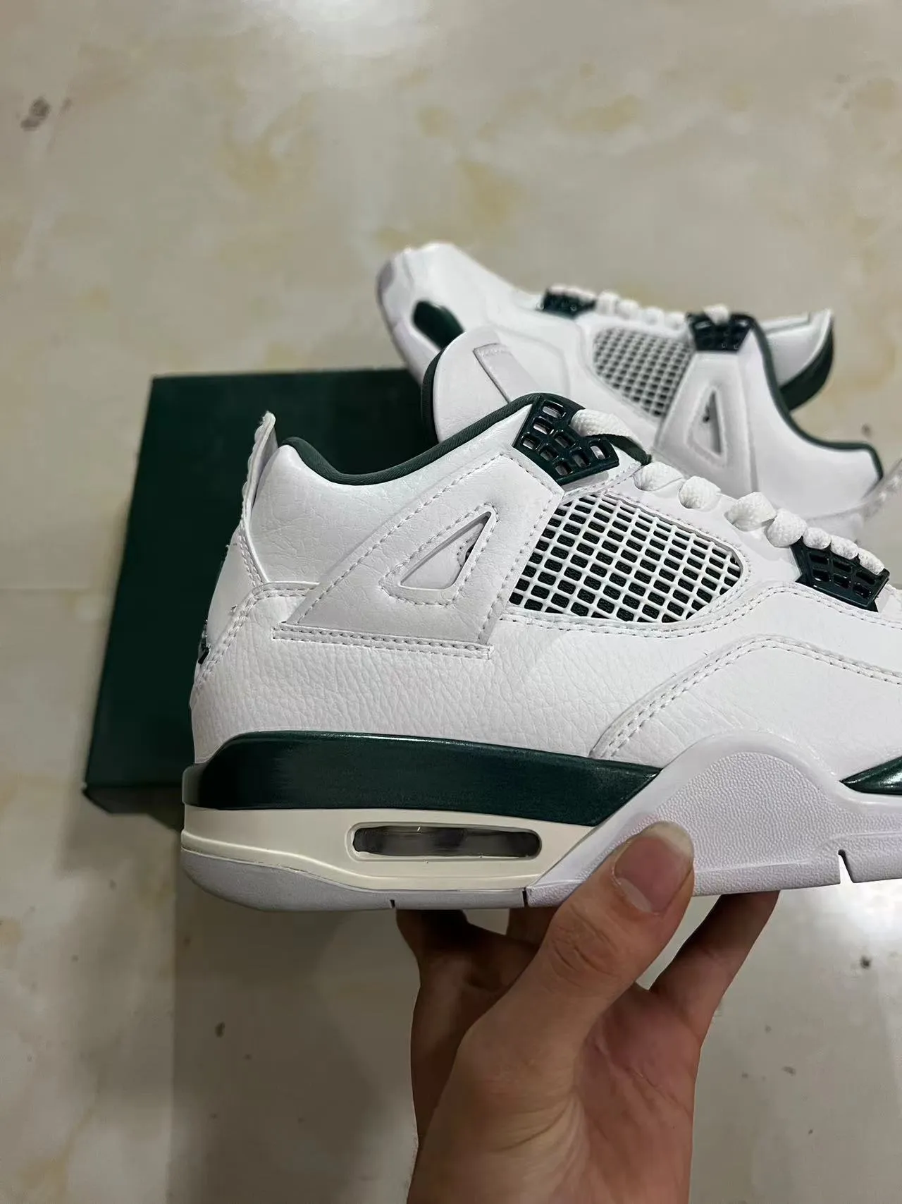 حذاء كرة السلة Air Jordan 4 أبيض وأخضر داكن 7