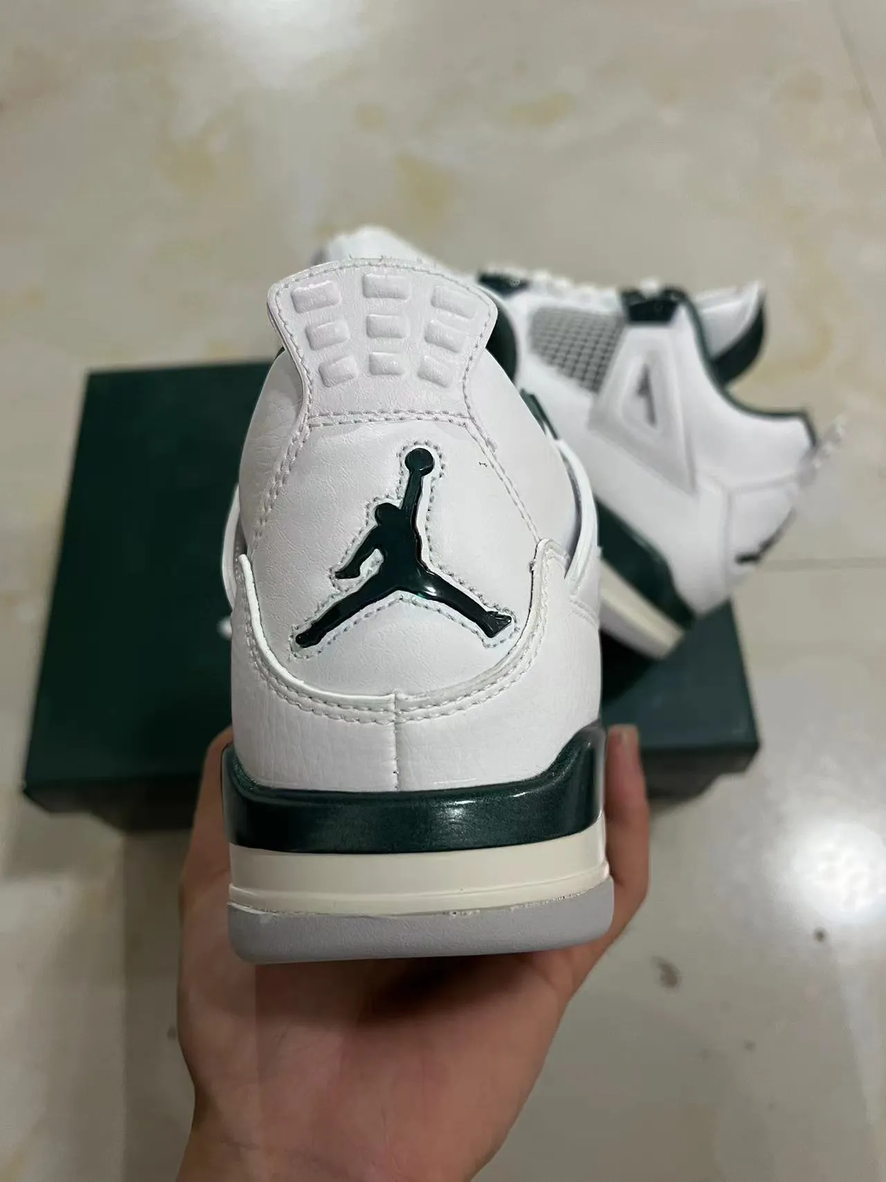 حذاء كرة السلة Air Jordan 4 أبيض وأخضر داكن 8