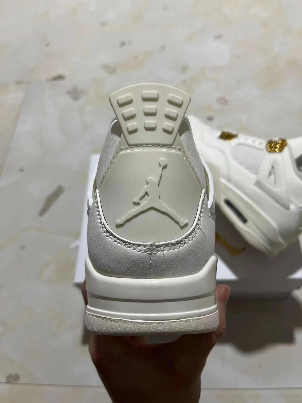 Zapatillas de baloncesto Air Jordan 4 blanco y dorado 8