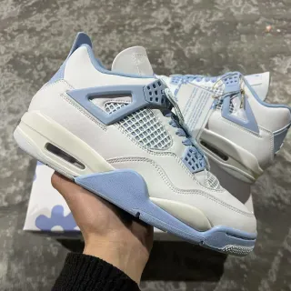 Tênis de basquete Air Jordan 4 branco e azul claro